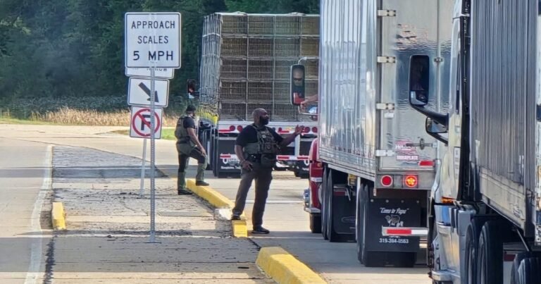 Cuban Trucker Detained in Oklahoma ICE Sweep for Driving Without Commercial License