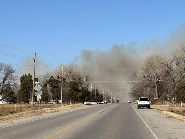 Kansas Issues Evacuation Order as Rapidly Spreading Wildfire Threatens Homes in Reno County Near Hutchinson