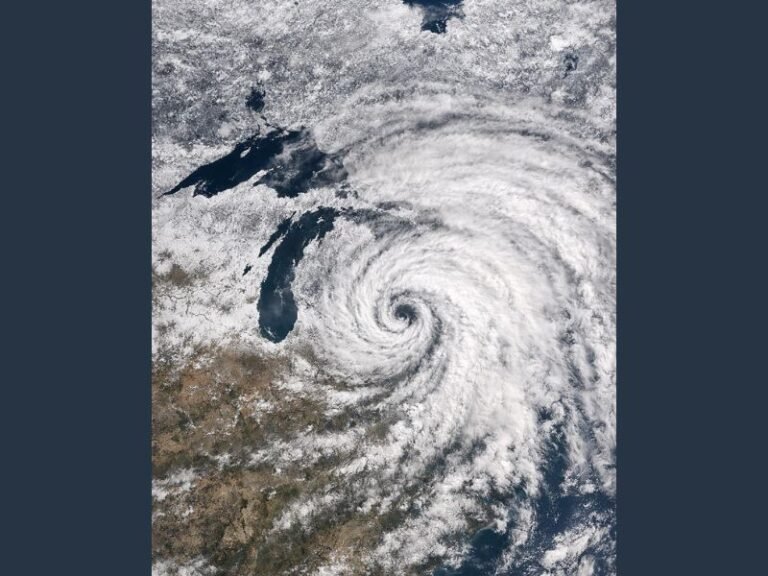 Massive Bomb Cyclone Intensifies Over the Great Lakes and Michigan Region, Bringing Heavy Snow, High Winds, and Blizzard Potential Across the Midwest