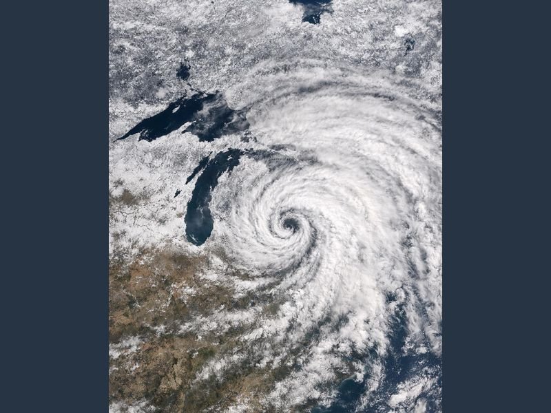 Massive Bomb Cyclone Intensifies Over the Great Lakes and Michigan Region, Bringing Heavy Snow, High Winds, and Blizzard Potential Across the Midwest