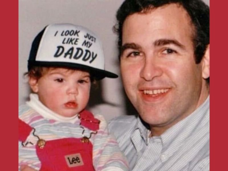 Ohio Woman Receives Unexpected Jewelry Store Call on Same Date Her Father Died 33 Years Earlier — A Heartfelt Thanksgiving Coincidence