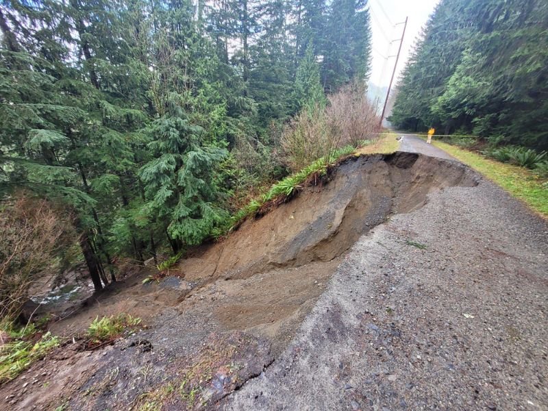 Washington Mudslide Forces Partial Closure on I-90 Near North Bend After Overnight Hillside Collapse