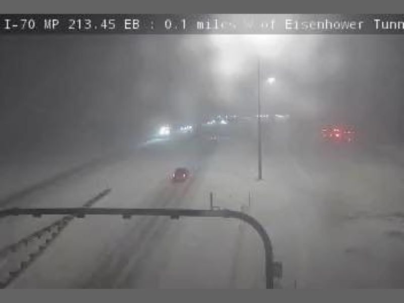Heavy Snow Squalls Slam Colorado’s I-70 Corridor, Causing Rapid Accumulation, Near-Zero Visibility, and Hazardous Travel