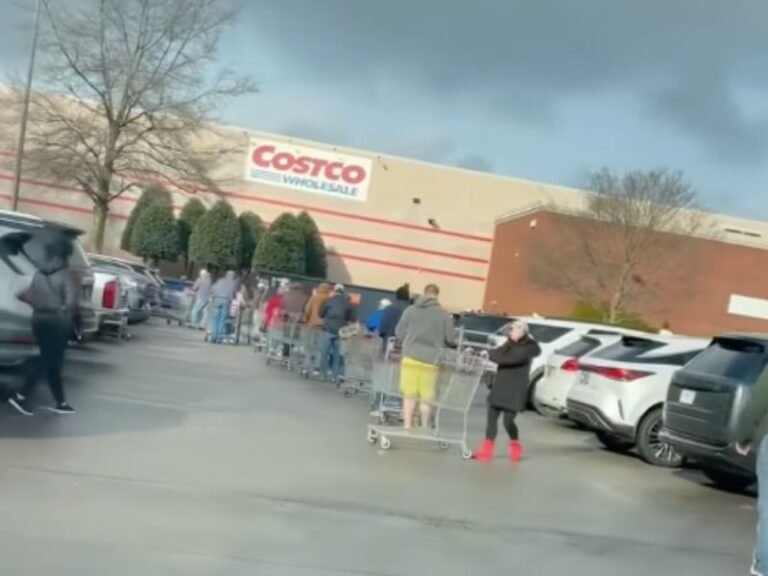 Tennessee Winter Storm Panic Buying Begins as Shoppers Form Long Lines Outside Cool Springs Costco Ahead of Prolonged Cold