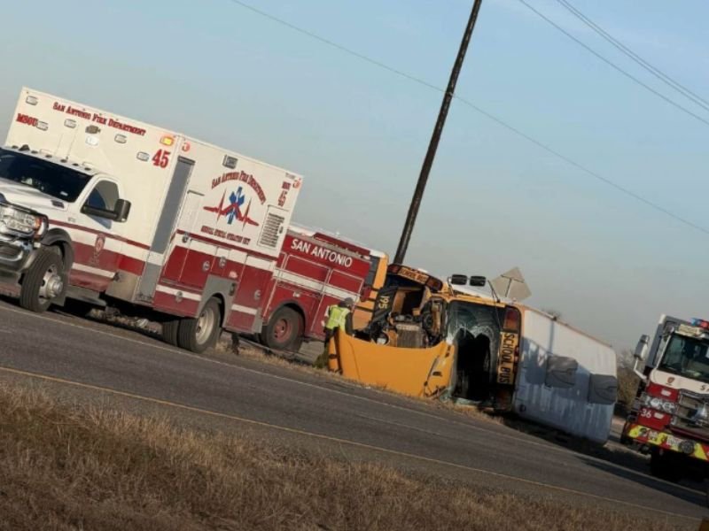 Texas School Bus Carrying Around 30 Students Overturns During Morning Rush in San Antonio, Triggering Emergency Response