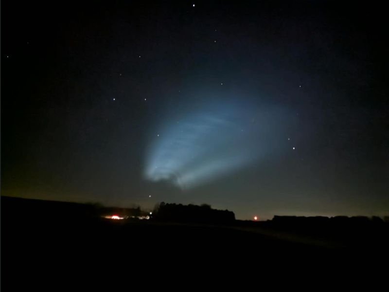 Florence County, South Carolina Falcon 9 Launch Leaves Rare Noctilucent Cloud Glow Visible 50–55 Miles Above Earth