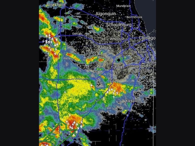 Tonight: Thunderstorms Move Into Illinois From West With Heavy Rain Risk and Little Severe Threat