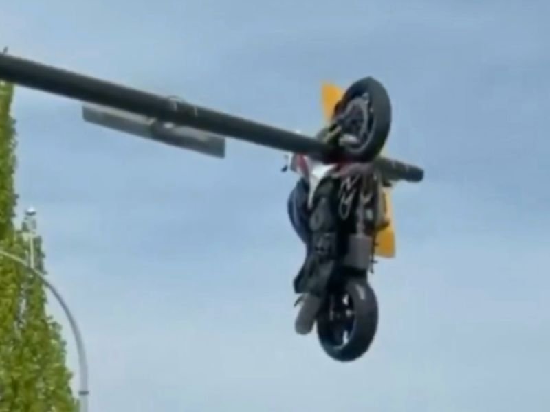 Motorcyclist Seriously Injured After Crash Leaves Bike Suspended From Traffic Light at Surrey and Delta Border in British Columbia Saturday Afternoon